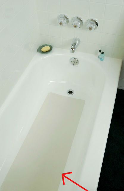 Bathmat On My Refinished Tub, Bathtub Resurfacing Baton Rouge